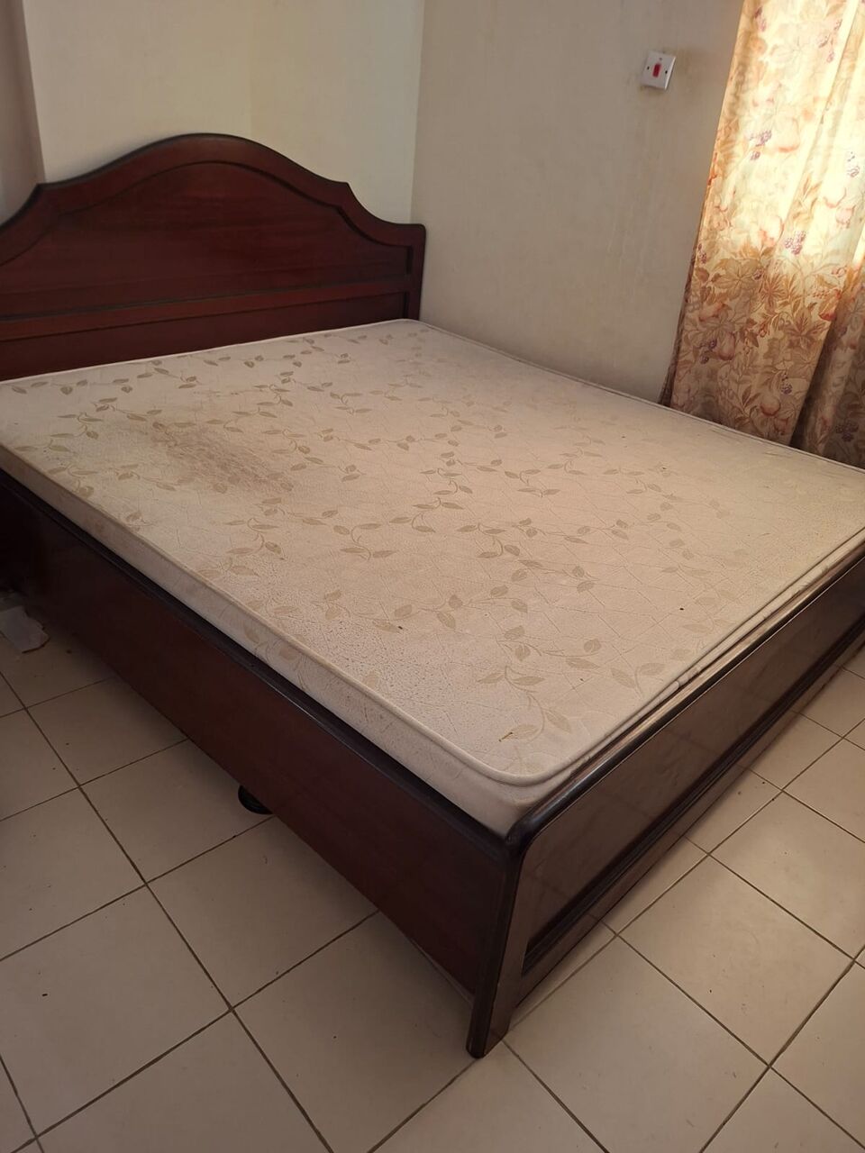 Salmaniya, Air Conditioners, BHD 25,  AC Refrigerater,king Size Bed,Center Table Chiq Refrigerator 480L ,good Contion  BD 50