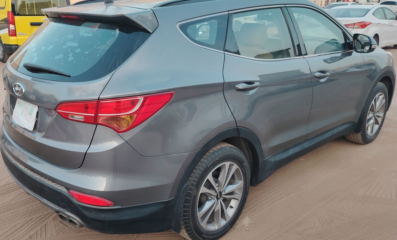 Riyadh, Vehicles, Cars & Trucks , SAR 30000,  Hyundai Santa Fe,  2015,  Automatic,  163000 KM,  Panoramic Sunroof, Cruise Control, Family Car, 7seats,economic, 4 Cylinders