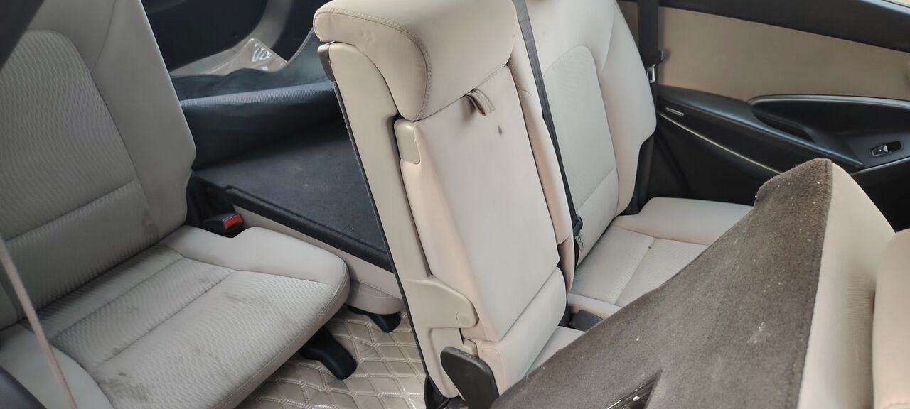 Riyadh, Vehicles, Cars & Trucks , SAR 30000,  Hyundai Santa Fe,  2015,  Automatic,  163000 KM,  Panoramic Sunroof, Cruise Control, Family Car, 7seats,economic, 4 Cylinders