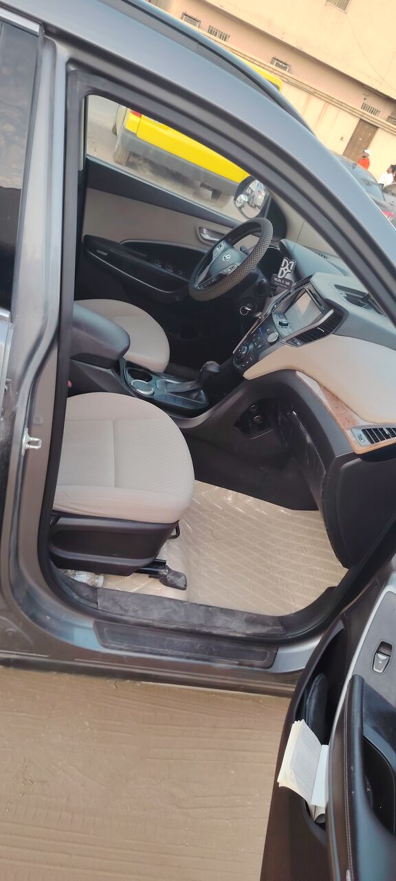 Riyadh, Vehicles, Cars & Trucks , SAR 30000,  Hyundai Santa Fe,  2015,  Automatic,  163000 KM,  Panoramic Sunroof, Cruise Control, Family Car, 7seats,economic, 4 Cylinders