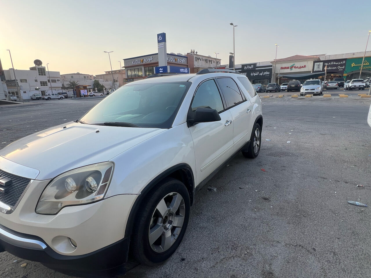 Jubail, Vehicles, Cars & Trucks , SAR 22000,  Gmc Acadia,  2010,  Automatic,  325800 KM,   For Sale SAR 22000