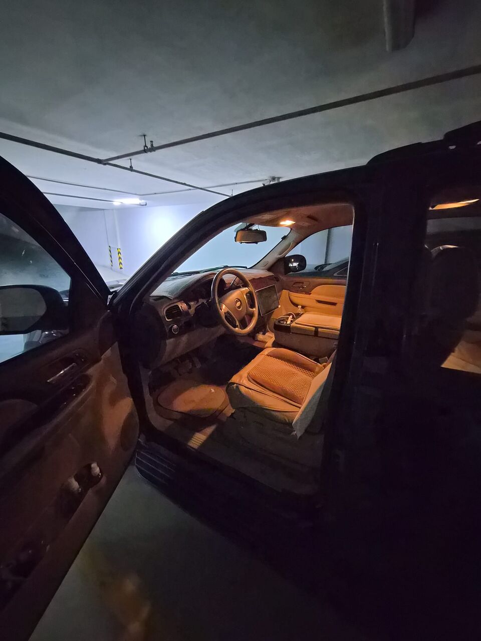 Manama, Vehicles, Cars & Trucks , BHD 4250,  Chevrolet 1500,  2014,  Automatic,  250000 KM,  Suburban