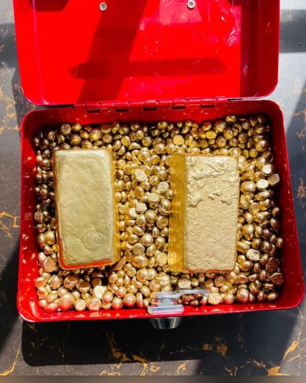 London, Appliances, GBP 500,  Gold Available For Sale +256761842804  IN CANADA, USA, UK, AUSTRALIA, FINLAND, DENMARK, NO