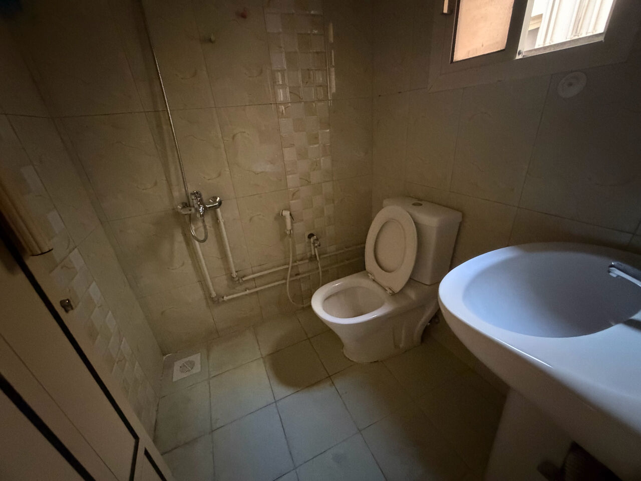 Salmaniya, Apartments, Flats, Houses & Villas, BHD 150/month,  1 BR,  1 Bedroom Flat For Rent Unlimited Ewa