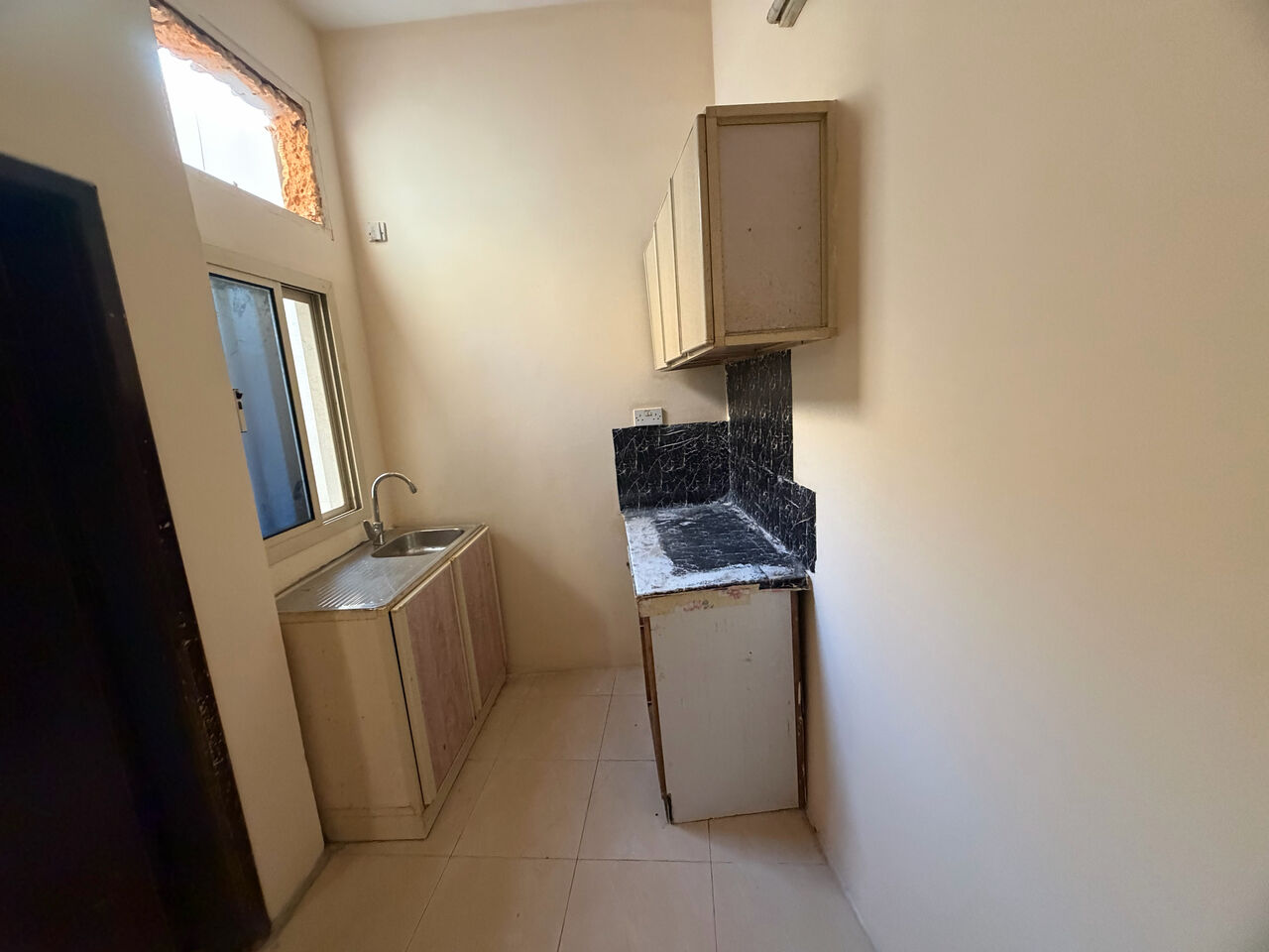 Salmaniya, Apartments, Flats, Houses & Villas, BHD 150/month,  1 BR,  1 Bedroom Flat For Rent Unlimited Ewa