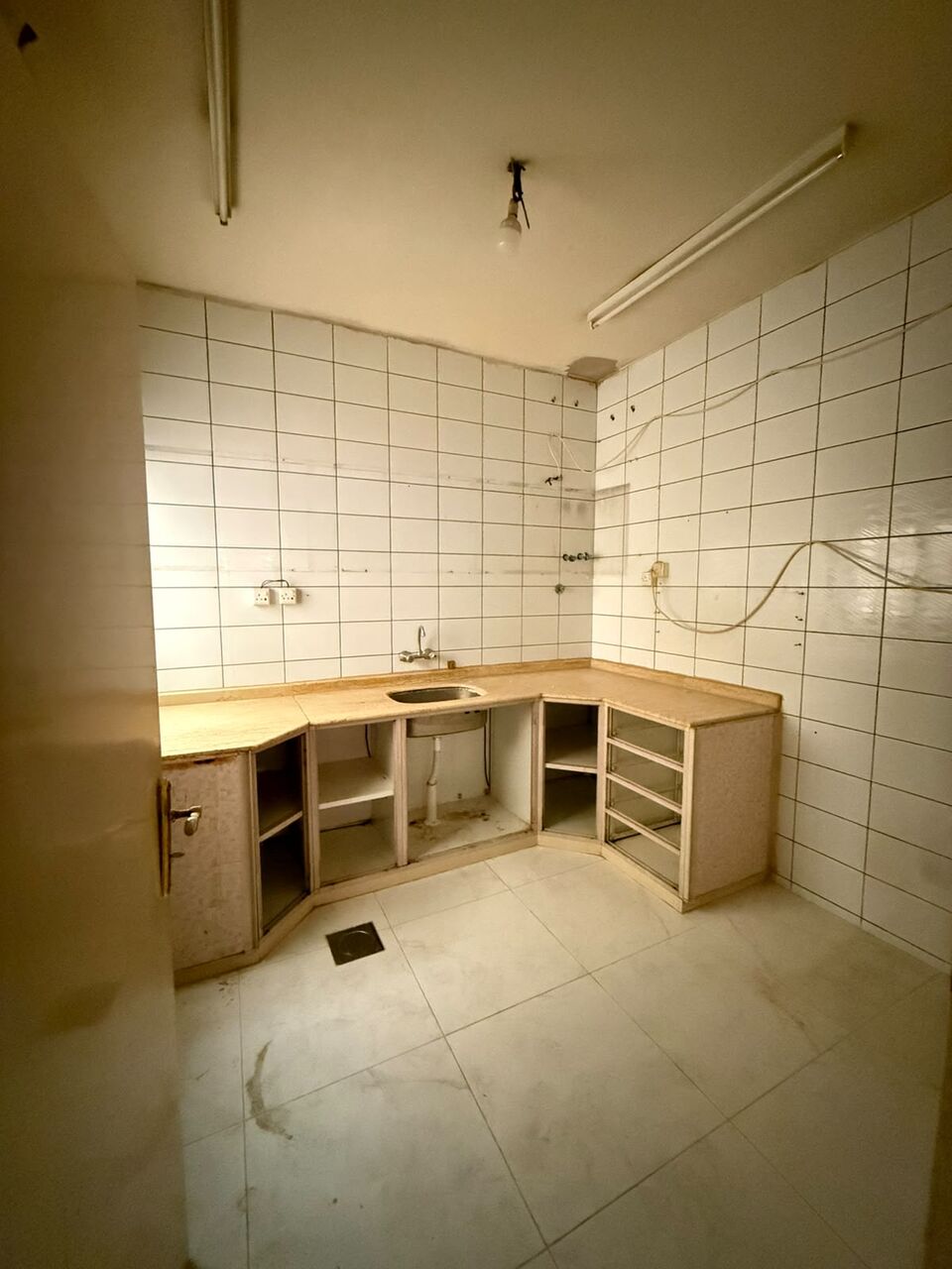 Riyadh, Apartments, Flats, Houses & Villas, SAR 25000/year,  3 BR,  3Rooms Hall Family Apartment Available Near King Fahad Road Behind Souq Bin Dayel