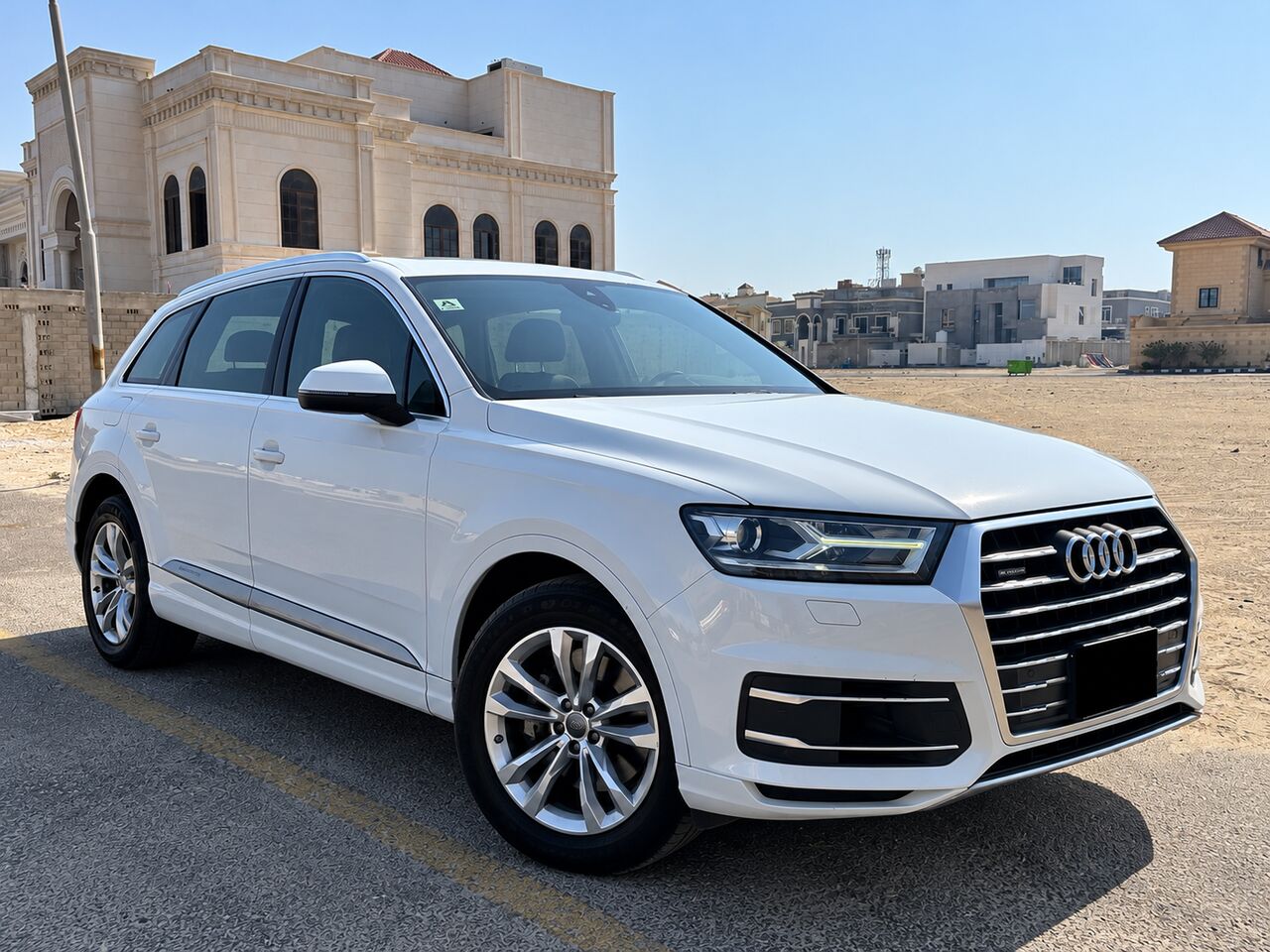 Khobar, Vehicles, Cars & Trucks , SAR 85000,  Audi Q7,  2016,  Automatic,  189218 KM,    Quattro | 7 Seater | Panoramic Roof | SAR 85,000