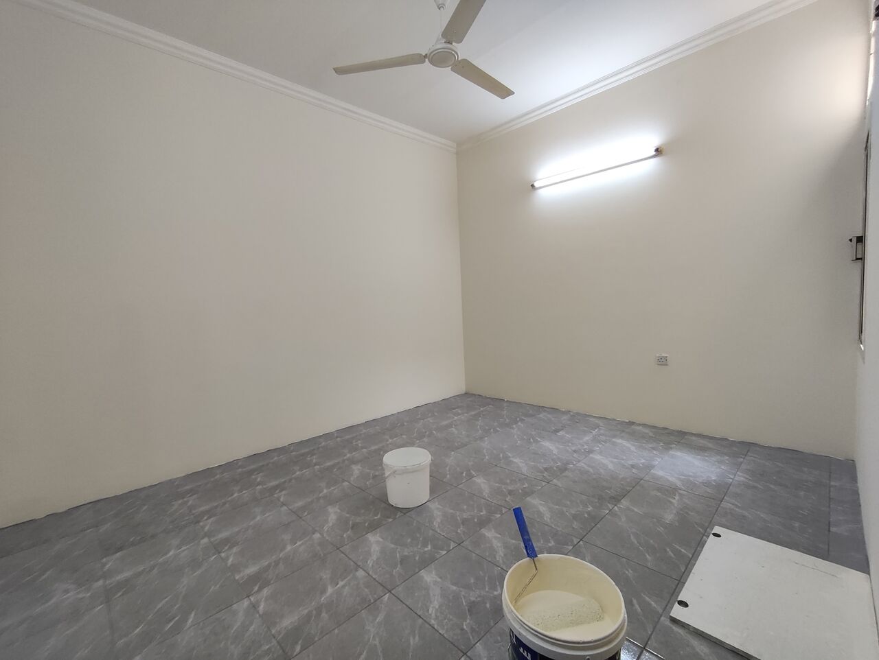 Manama, Apartments, Flats, Houses & Villas, BHD 100/year,  1 BR,  Um Al Hassam:- 1Bhk Unfurnished Flat On Rent..