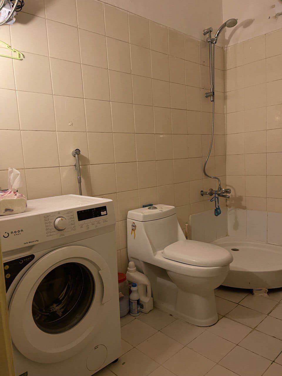 Riyadh, Apartments, Flats, Houses & Villas, SAR 1600/month,  Furnished,  1 BR,  ROOM FOR EXECUTIVE IN THE SHARING APARTMENT. (TV HALL, KITCHEN & 2 WASH ROOMS) , ( Indian
