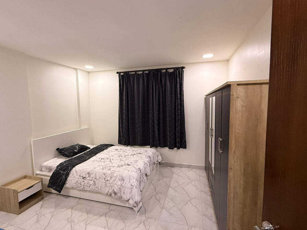 Manama, Apartments, Flats, Houses & Villas, BHD 300/month,  Furnished,  2 BR,  FLAT FOR RENT