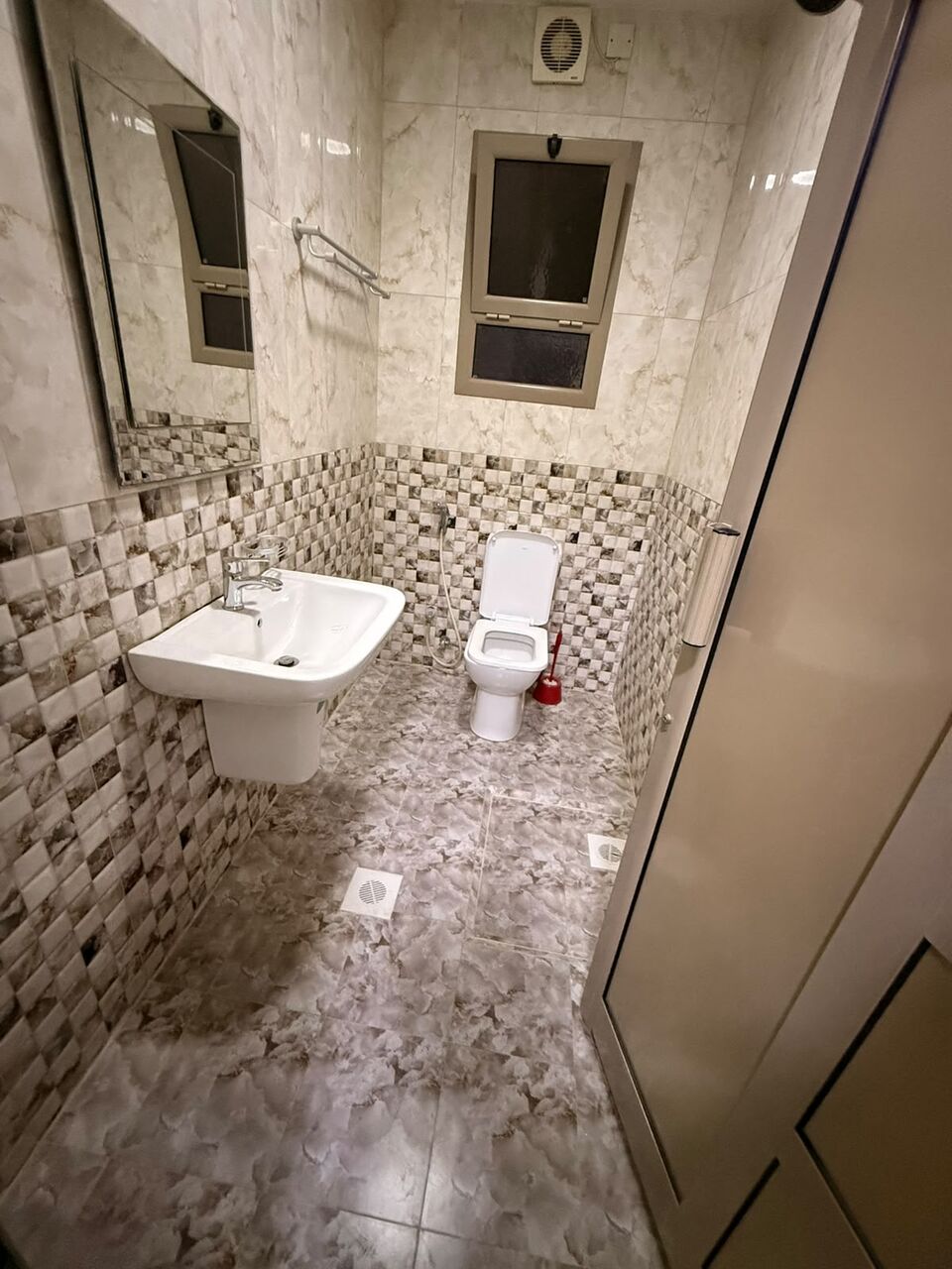 Manama, Apartments, Flats, Houses & Villas, BHD 300/month,  Furnished,  2 BR,  FLAT FOR RENT