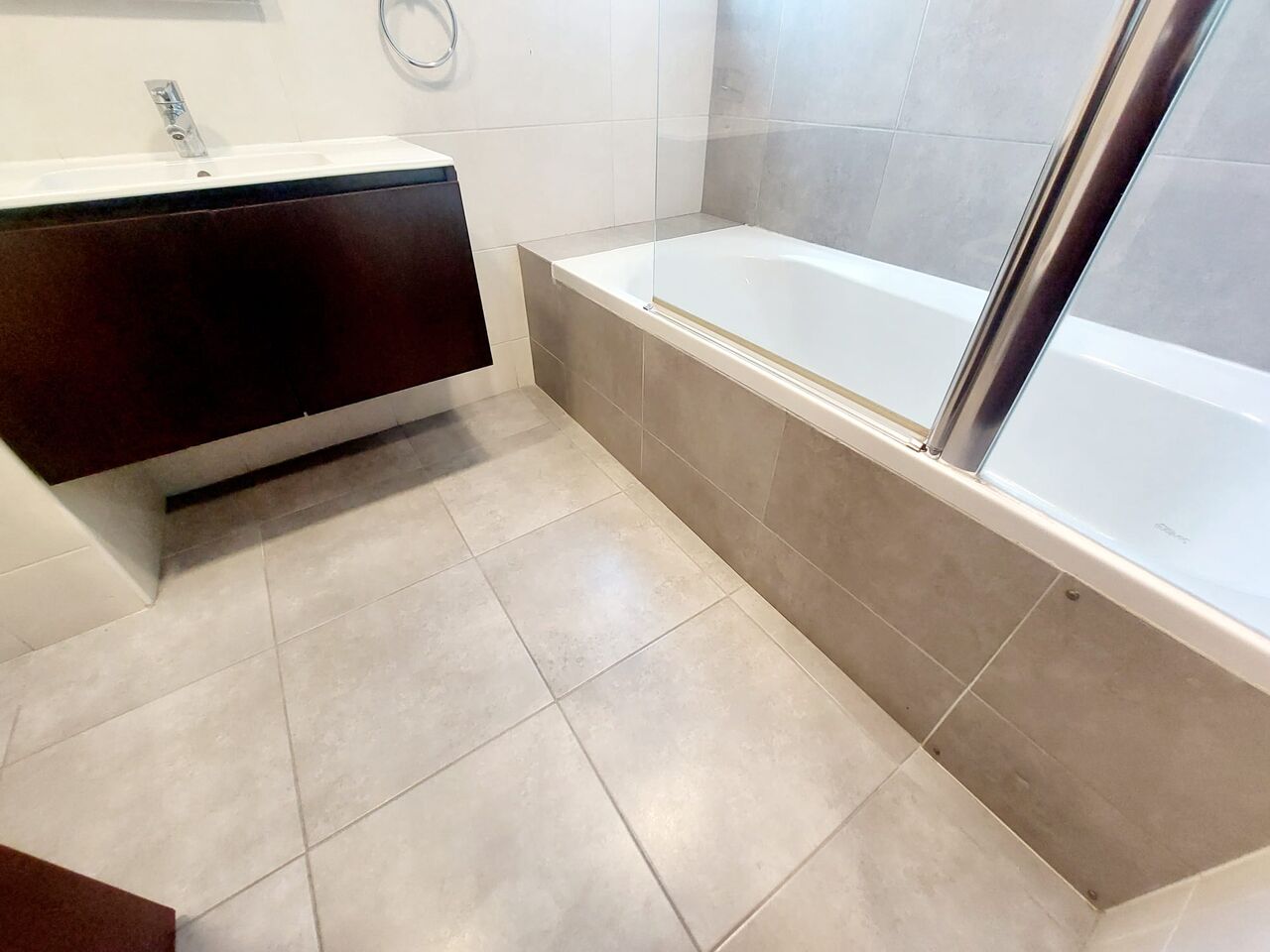 Manama, Apartments, Flats, Houses & Villas, BHD 450/month,  Furnished,  2 BR,  LUXURY FURNISHED TWO BEDROOM FLAT FOR RENT IN UM AL HASSAM