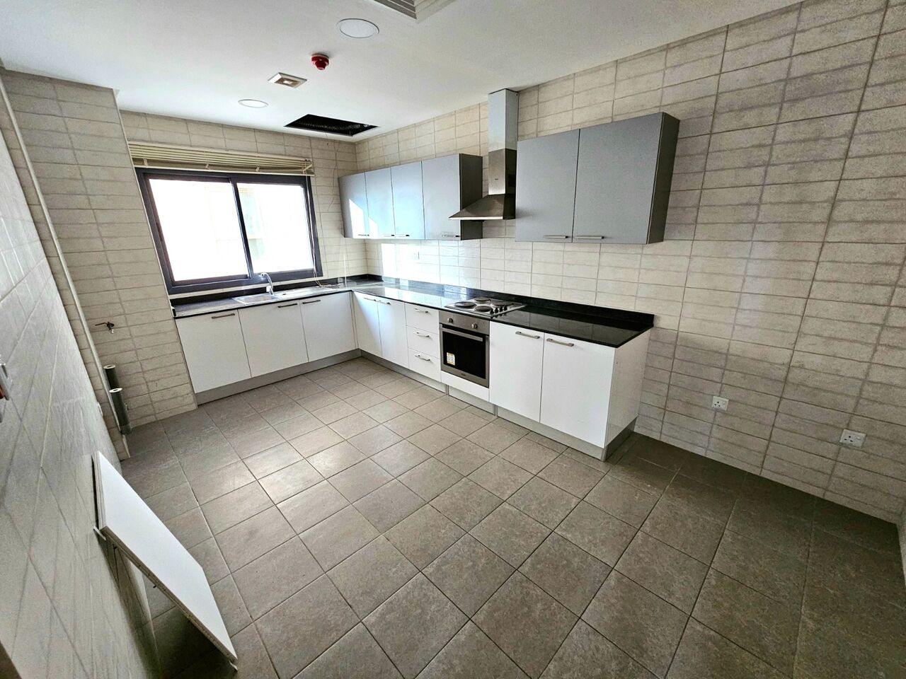 Burhama, Apartments, Flats, Houses & Villas, BHD 300/month,  2 BR,  MODERN SEMI-FURNISHED  APARTMENT FOR RENT IN BURHAMA