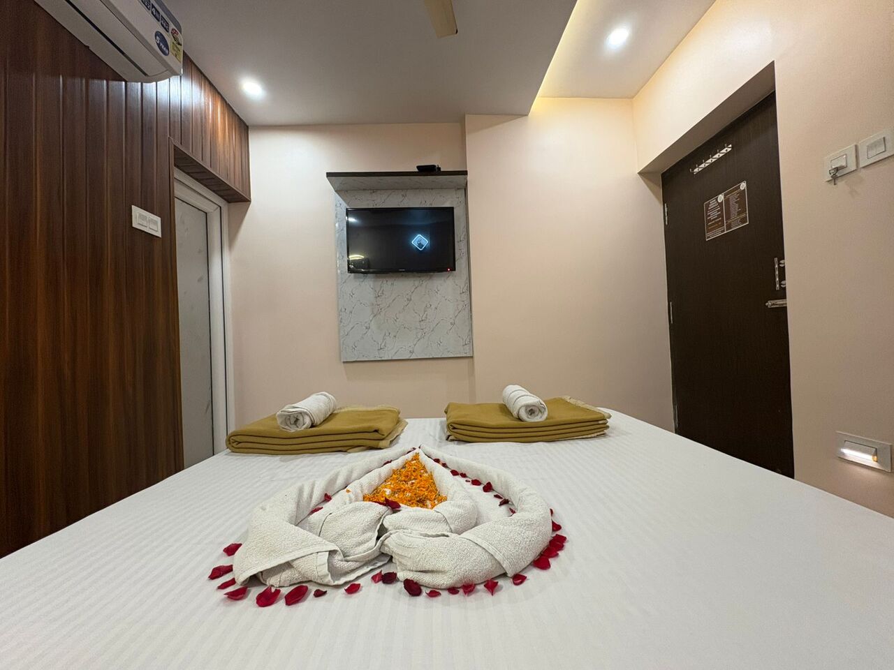 Mumbai, Travel, Comfortable Lodging In Puri For Temple Visits