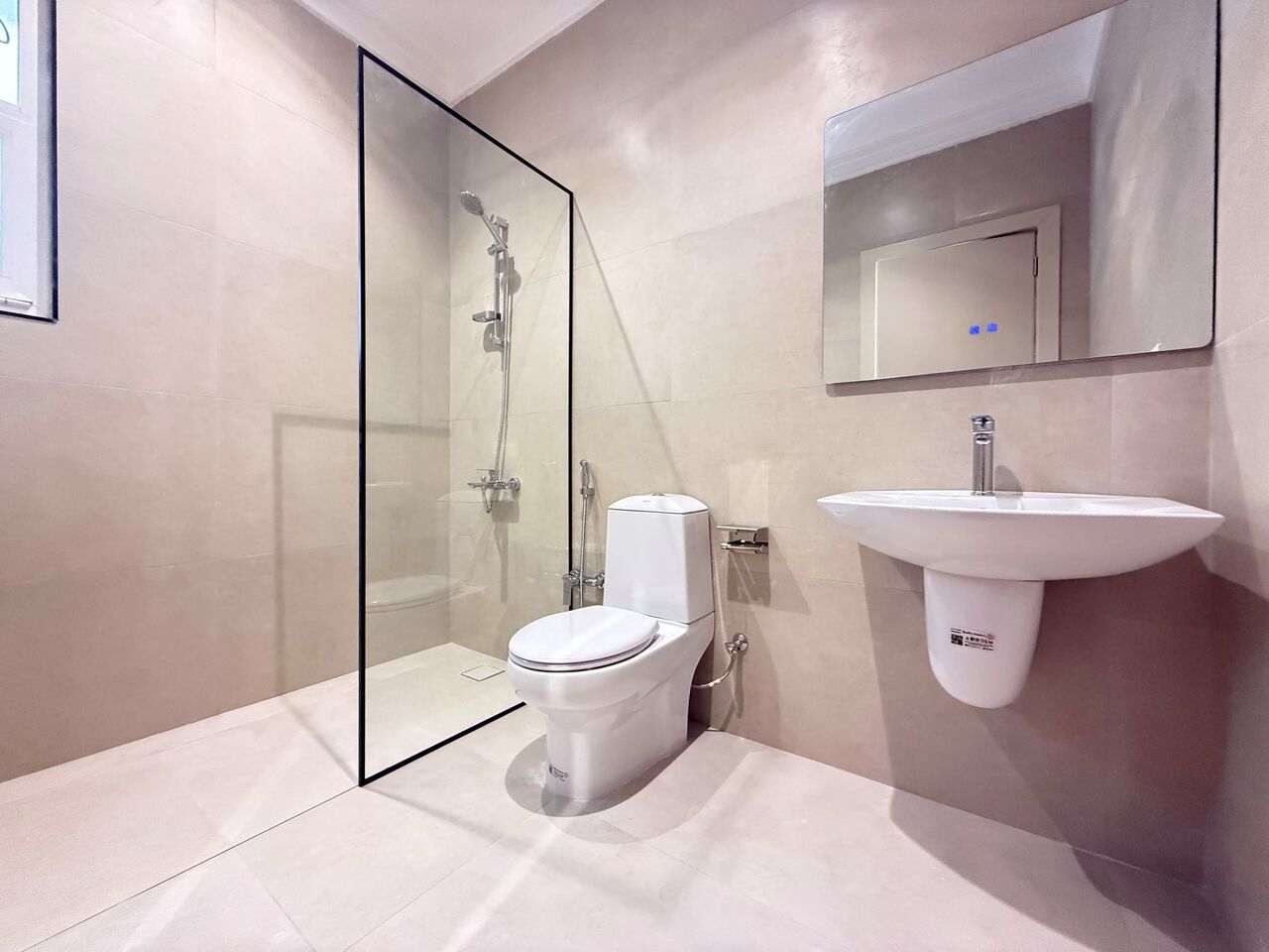 Kuwait City, Apartments, Flats, Houses & Villas, KWD 1100/month,  4 BR,  Shuhada &ndash; Fantastic, Spacious Four Bedroom Floor W/terrace