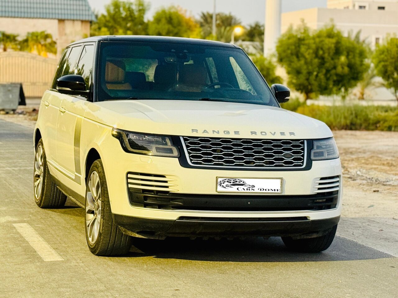 Manama, Vehicles, Cars & Trucks , BHD 15000,  Land Rover Range Rover,  2018,  185000 KM,  Vogue - Full Option - Clean Car