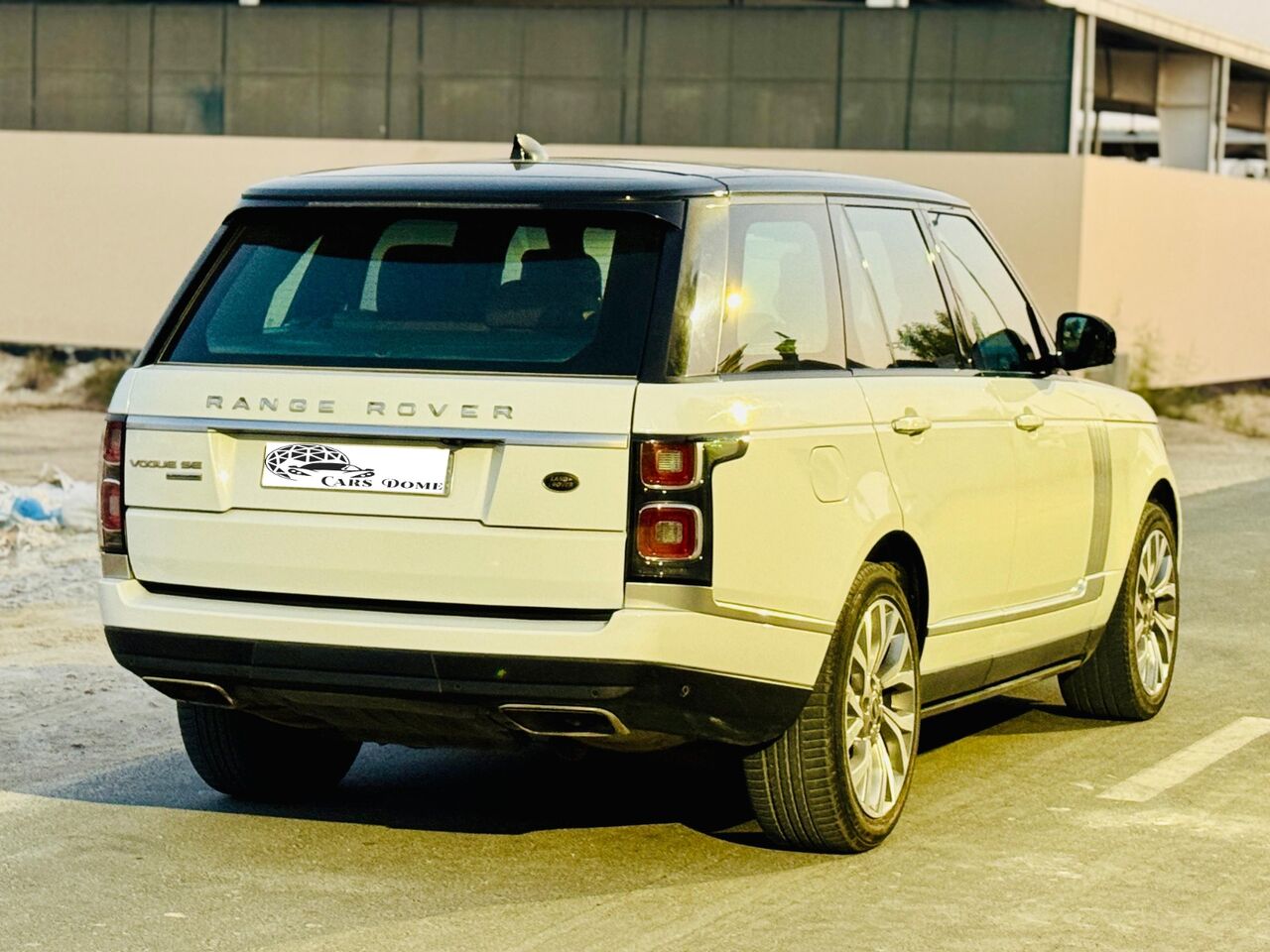 Manama, Vehicles, Cars & Trucks , BHD 15000,  Land Rover Range Rover,  2018,  185000 KM,  Vogue - Full Option - Clean Car