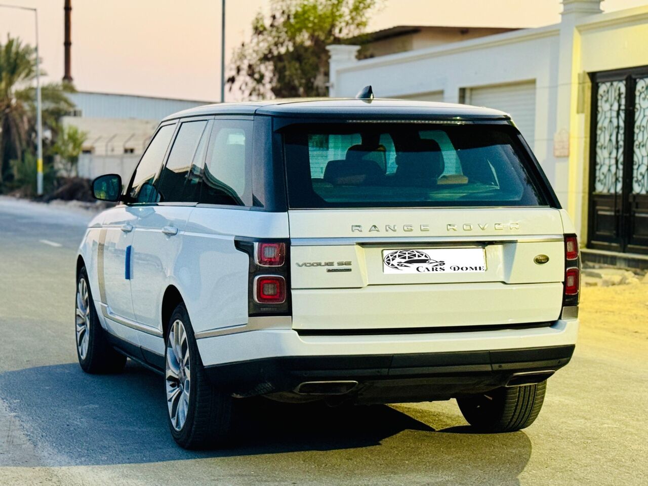 Manama, Vehicles, Cars & Trucks , BHD 15000,  Land Rover Range Rover,  2018,  185000 KM,  Vogue - Full Option - Clean Car
