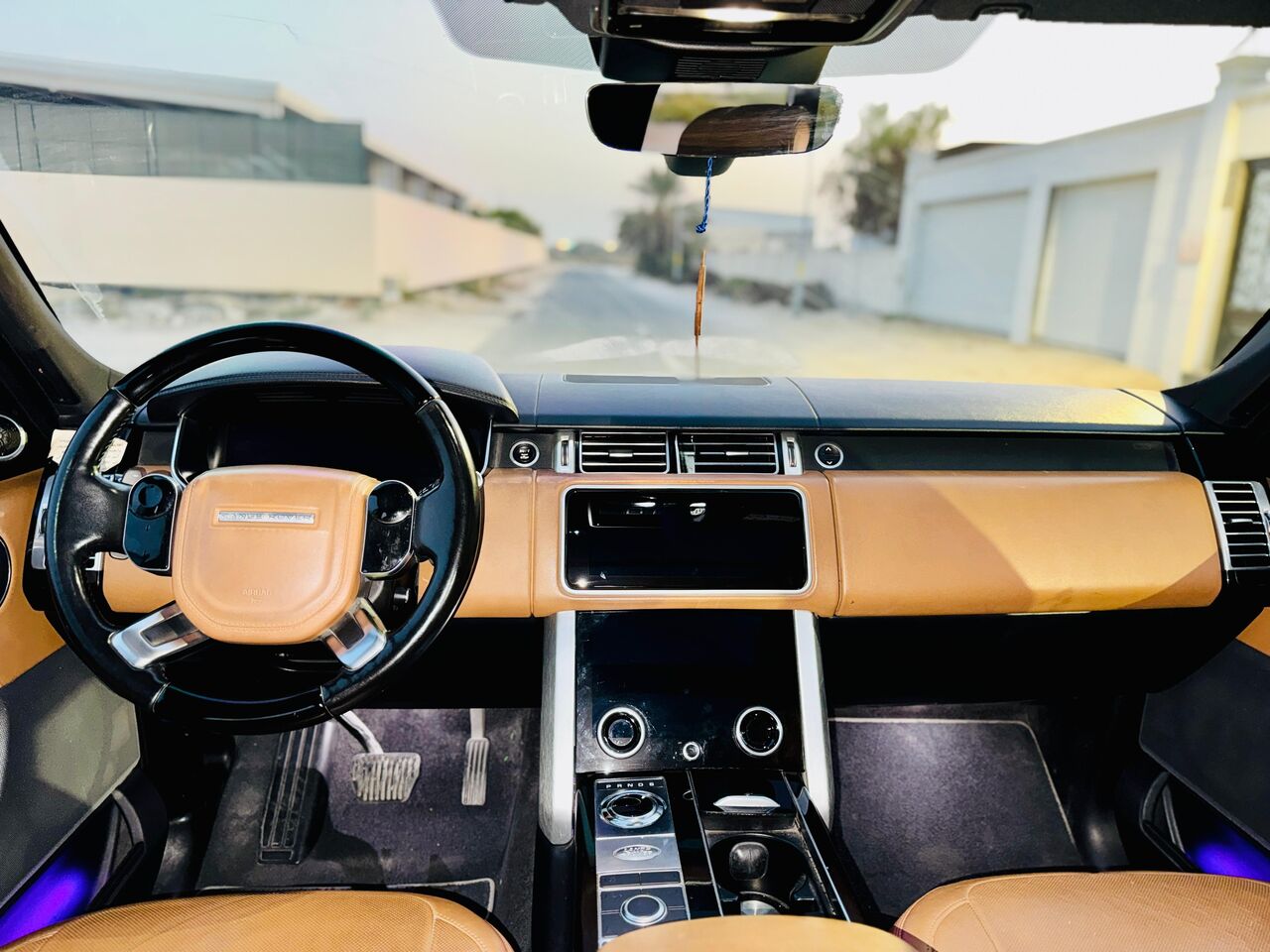 Manama, Vehicles, Cars & Trucks , BHD 15000,  Land Rover Range Rover,  2018,  185000 KM,  Vogue - Full Option - Clean Car
