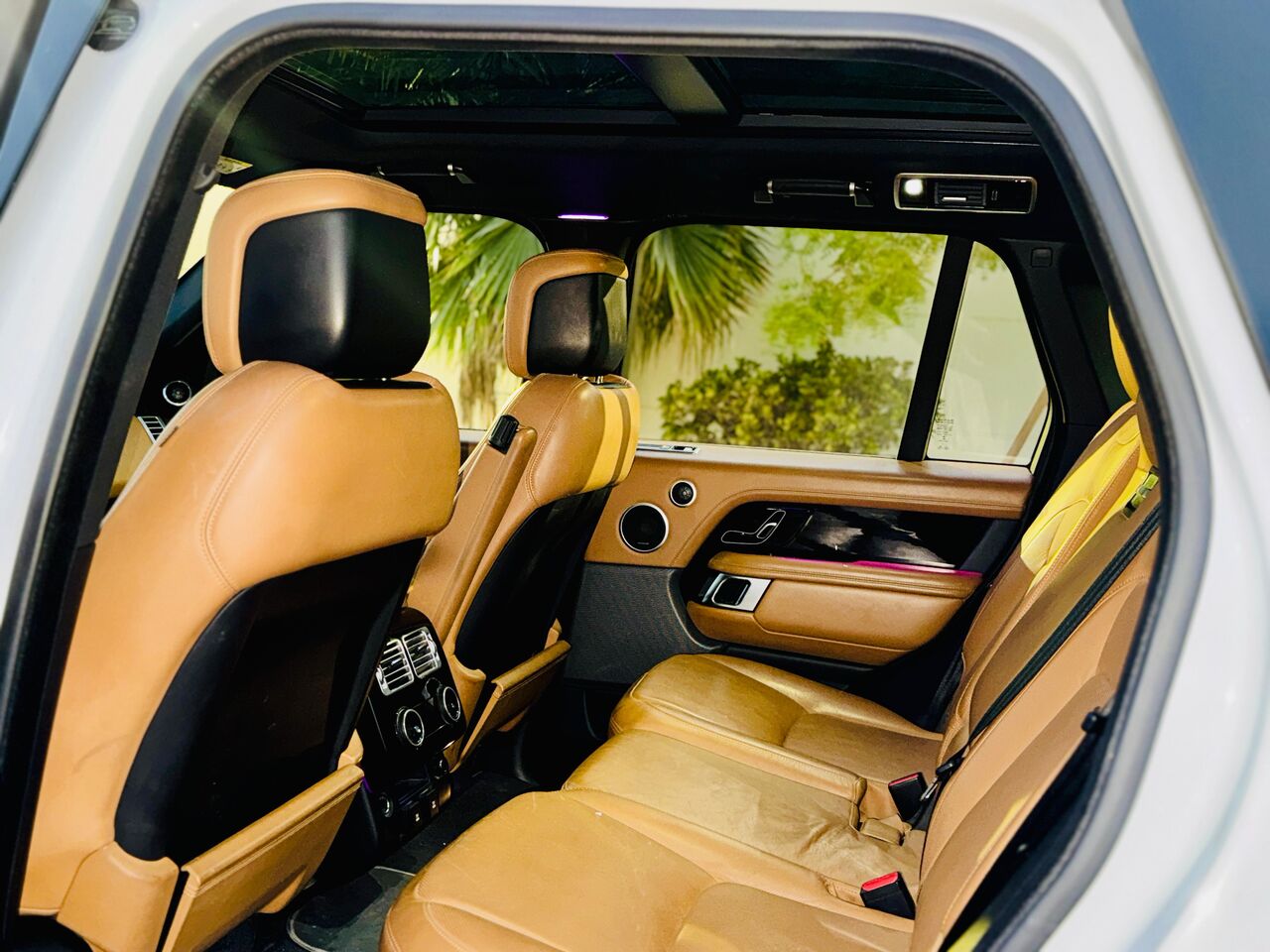 Manama, Vehicles, Cars & Trucks , BHD 15000,  Land Rover Range Rover,  2018,  185000 KM,  Vogue - Full Option - Clean Car