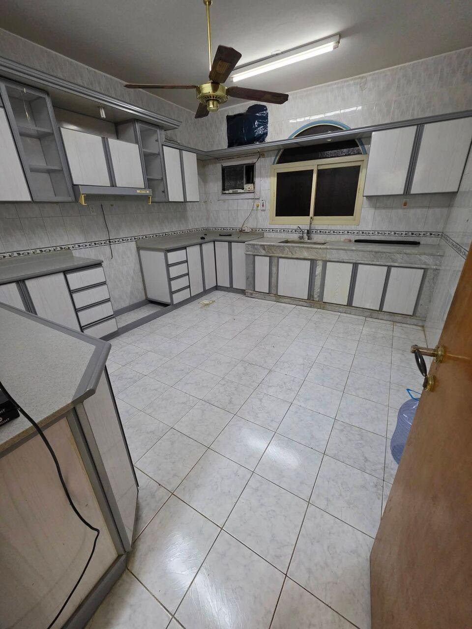 Thuqbah, Apartments, Flats, Houses & Villas, 2 BR,  FAMILY APARTMENT FOR RENT Layout: 2 Bedrooms + Living Room🚿 1 Bathroom 🍳 Kitchen