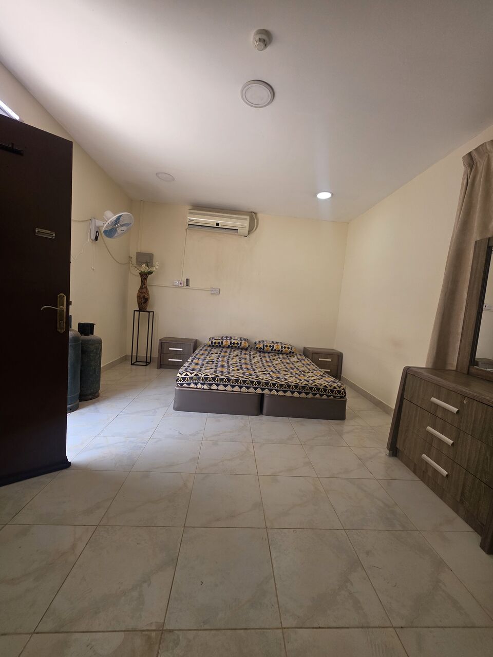 Gudaibiya, Apartments, Flats, Houses & Villas, BHD 160/month,  Furnished,  Studio,  Neet & Clean Furnished Spacious Studio Flat With Unlimited @160/BD In Gudaibiya