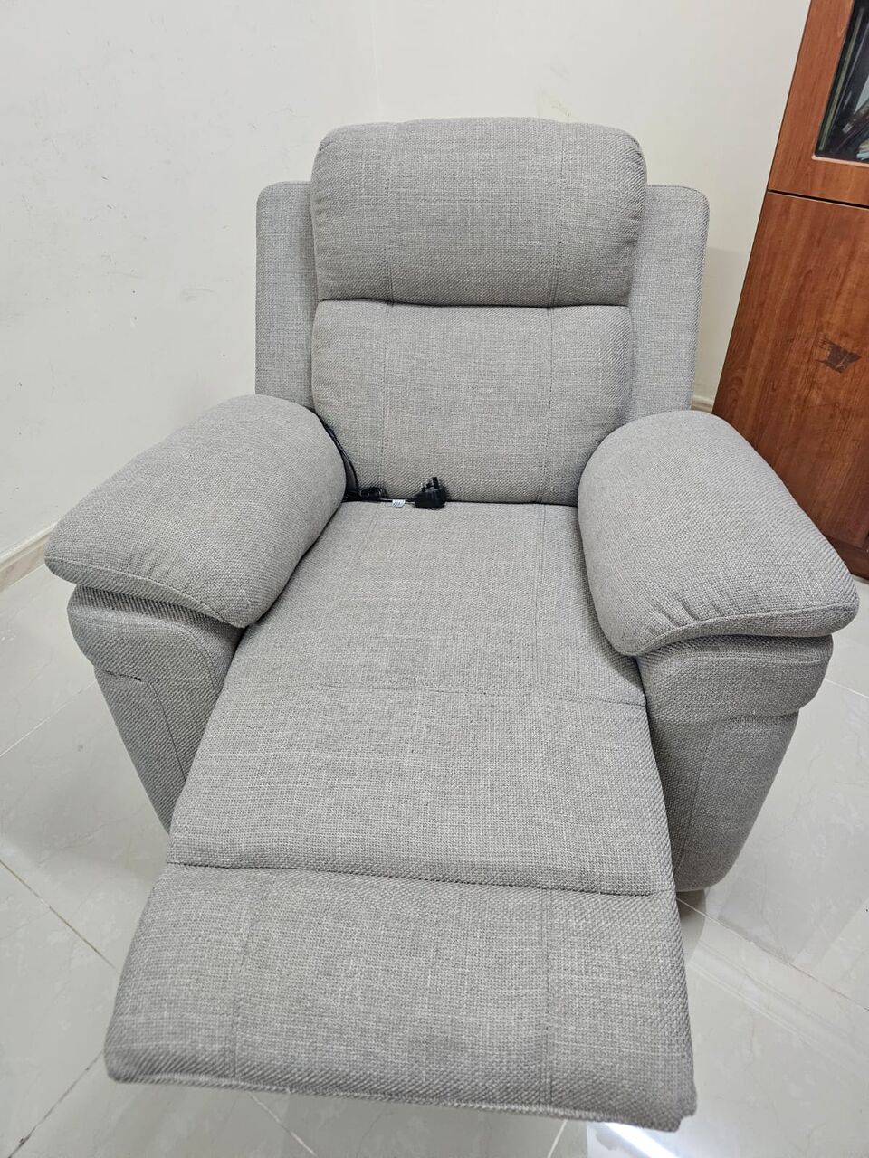 Khobar, Rooms for Rent, SAR 900/month,  900 SAR / Single Executive Recliner Chair For Sale &ndash; Excellent Condition