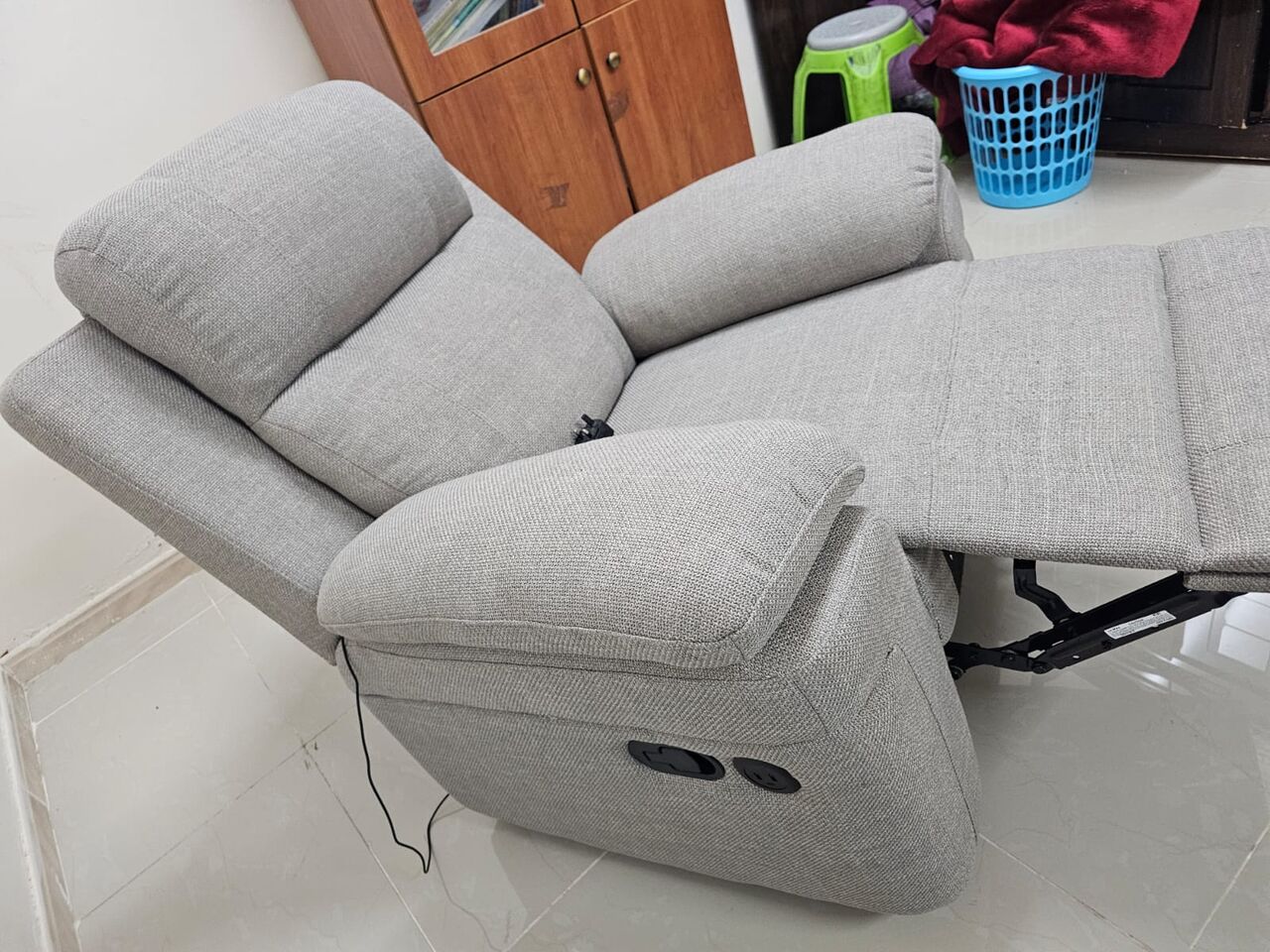 Khobar, Rooms for Rent, SAR 900/month,  900 SAR / Single Executive Recliner Chair For Sale &ndash; Excellent Condition