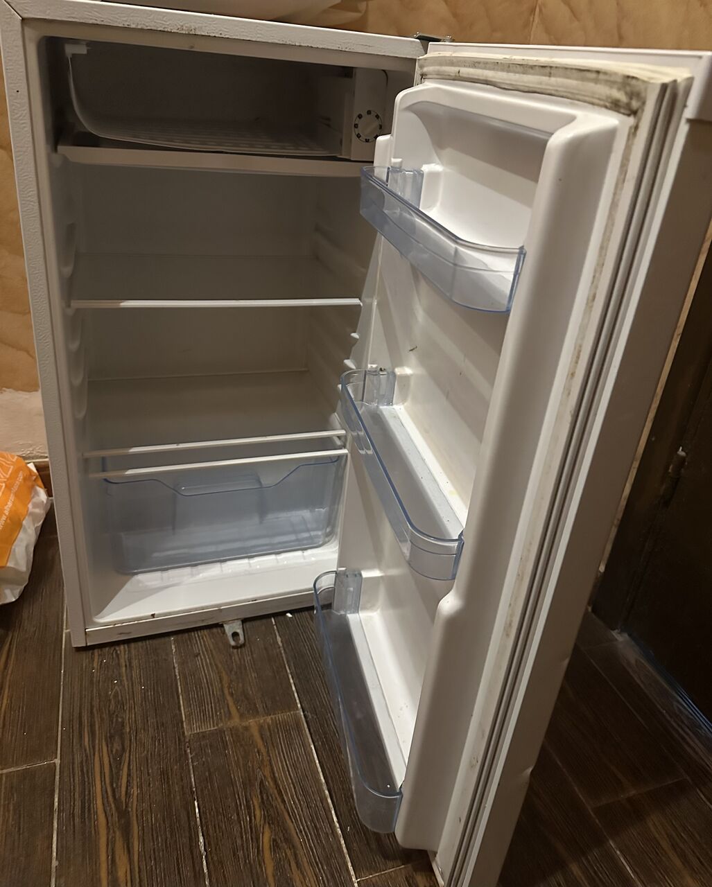 Yanbu, Household Items, SAR 250120,  Small Size Refrigerator And Gas