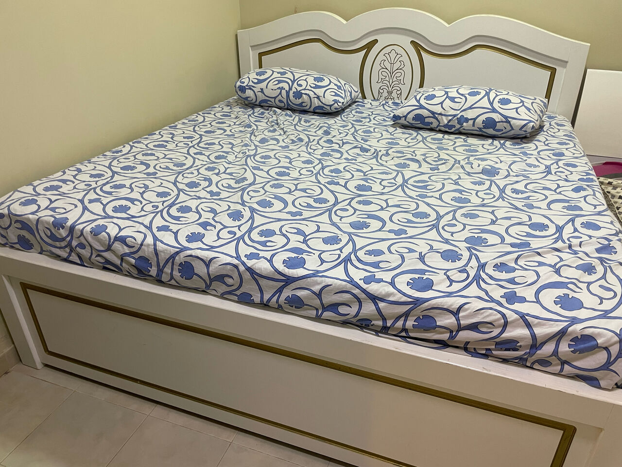 Jubail, Furniture, SAR 2500,  URGENT SALE: Elegant White & Gold Wooden Bed Frame - Excellent Condition!