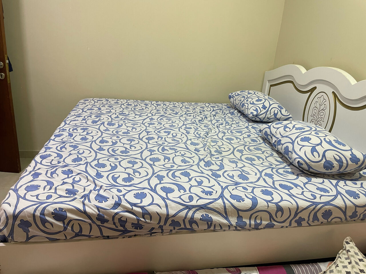 Jubail, Furniture, SAR 2500,  URGENT SALE: Elegant White & Gold Wooden Bed Frame - Excellent Condition!