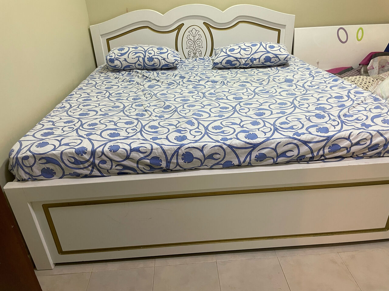 Jubail, Furniture, SAR 2500,  URGENT SALE: Elegant White & Gold Wooden Bed Frame - Excellent Condition!