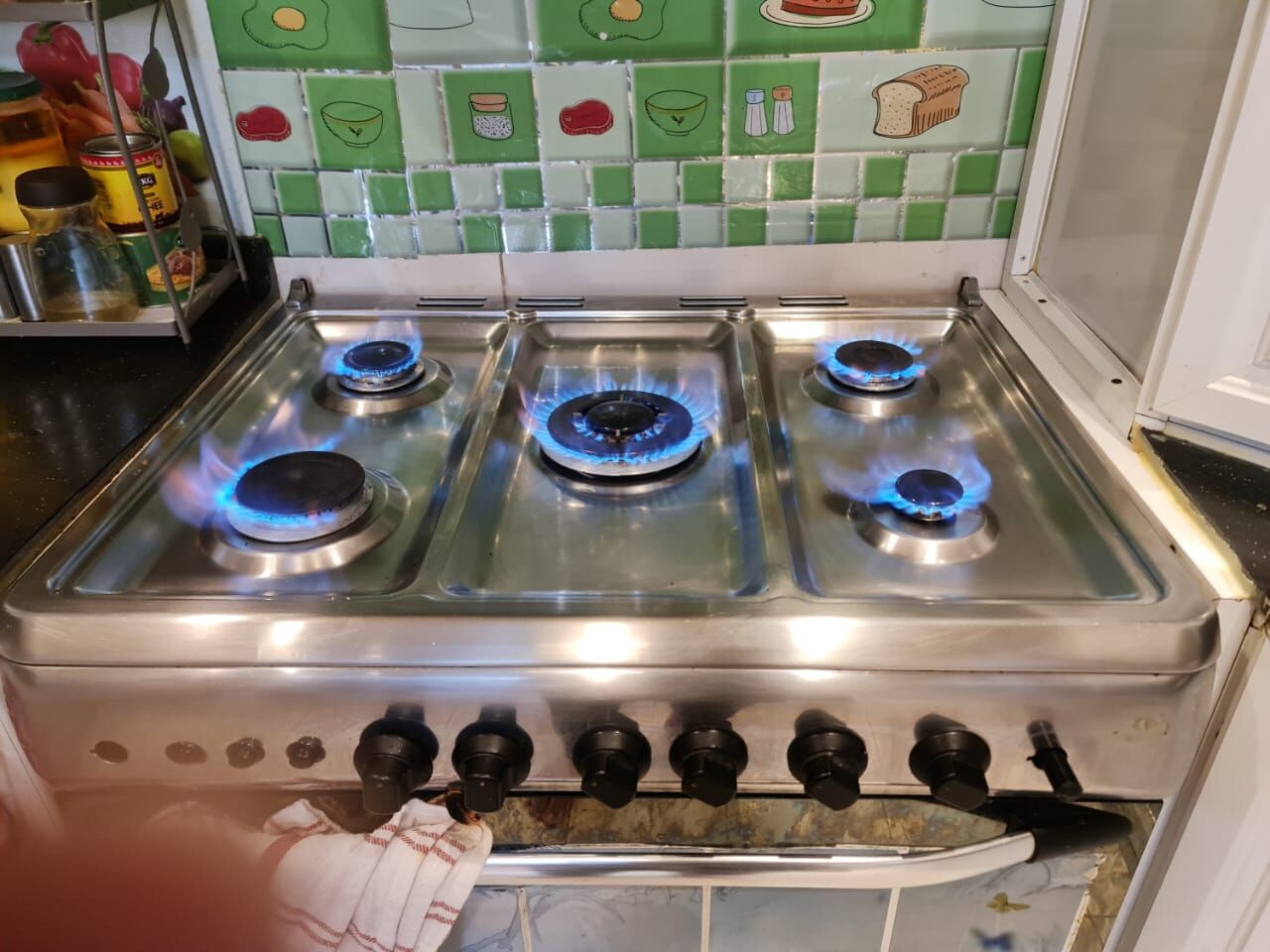 Jeddah, Household Items, SAR 150,  Well-Maintained 5-Burner Gas Cooker With Oven For Sale