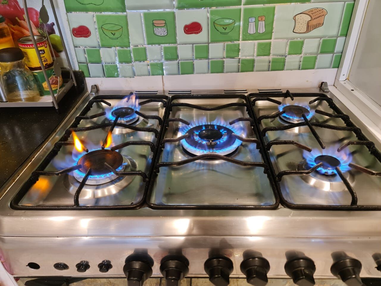 Jeddah, Household Items, SAR 150,  Well-Maintained 5-Burner Gas Cooker With Oven For Sale