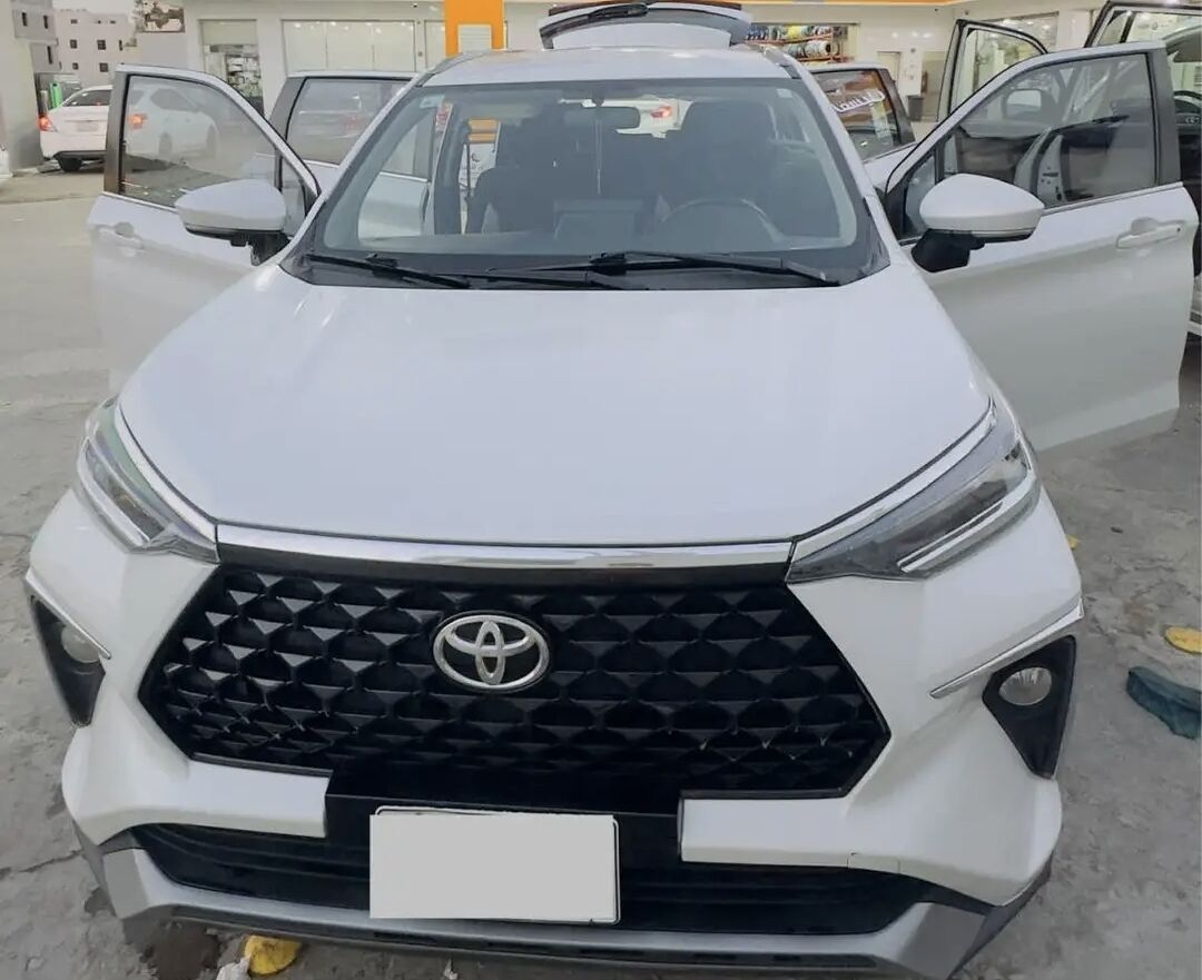 Riyadh, Vehicles, Cars & Trucks , SAR 55000,  Toyota Veloz,  2023,  Automatic,  68000 KM,   , Pearl While Colour For Sale On Cash For Serious Buyers Only