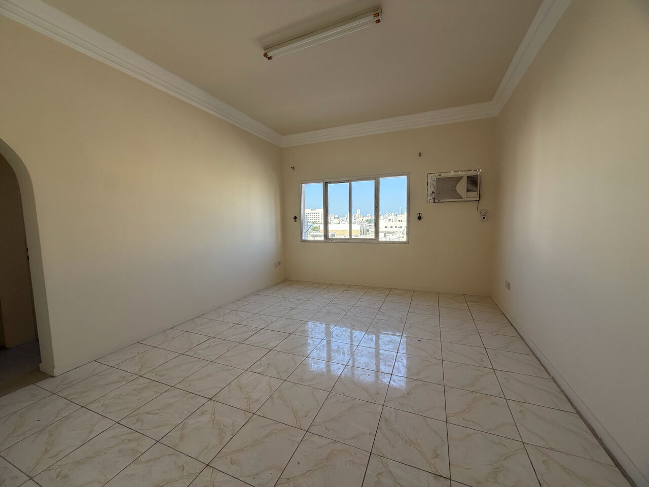 Salmaniya, Apartments, Flats, Houses & Villas, BHD 200/month,  2 BR,  2 Bedroom Flat For Rent Withuot Ewa