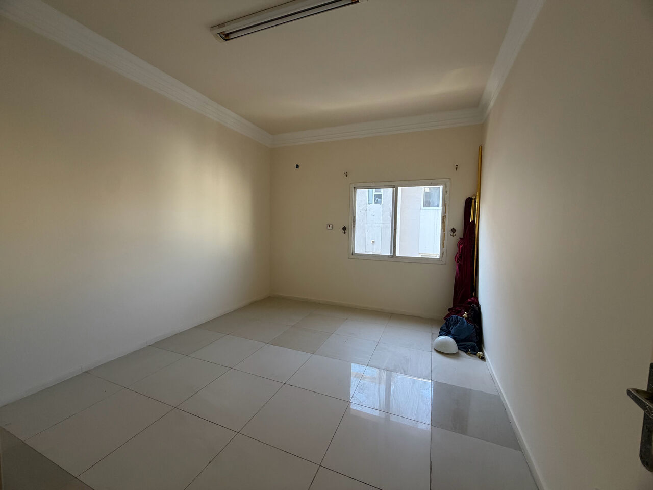 Salmaniya, Apartments, Flats, Houses & Villas, BHD 200/month,  2 BR,  2 Bedroom Flat For Rent Withuot Ewa