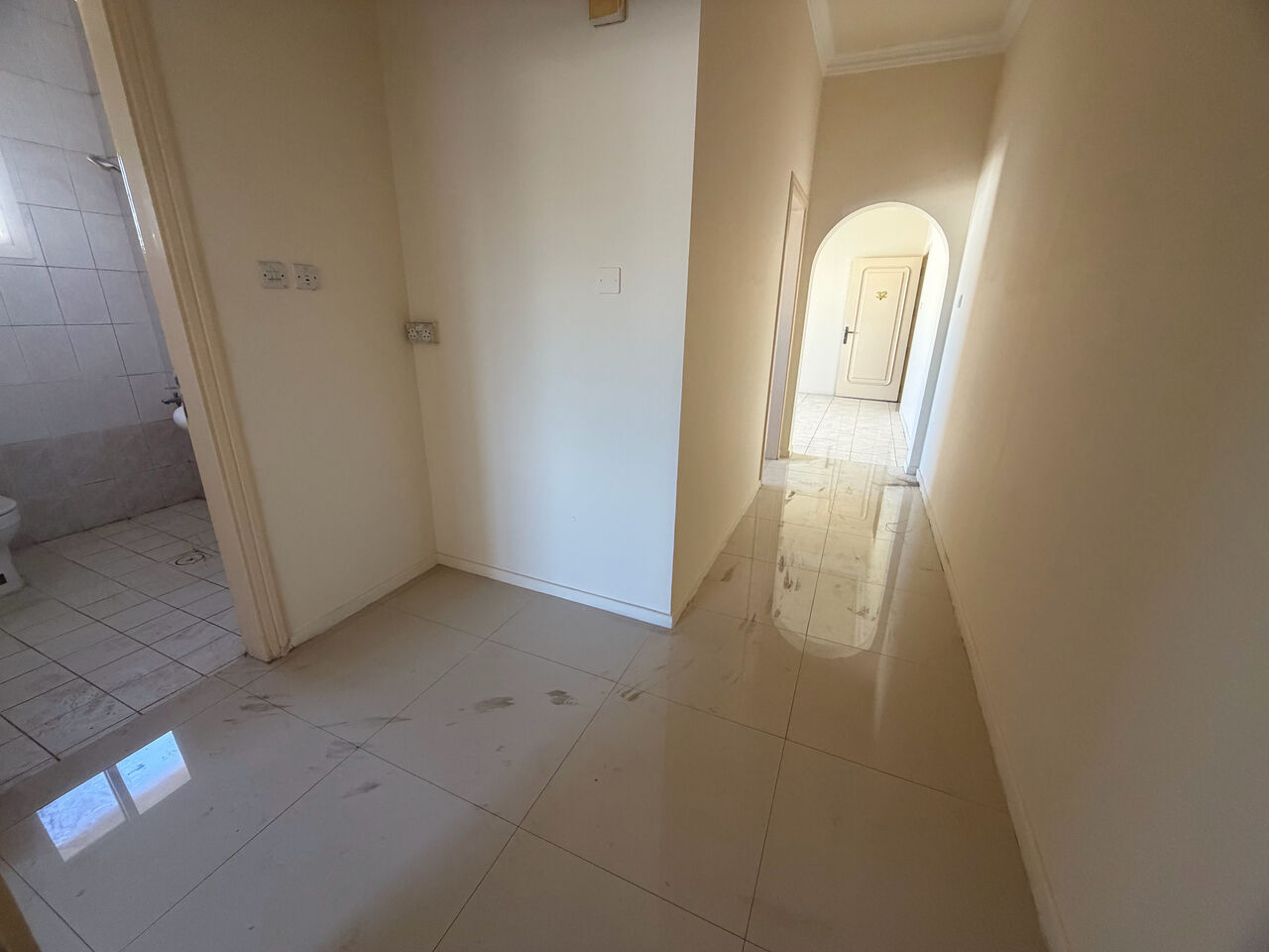 Salmaniya, Apartments, Flats, Houses & Villas, BHD 200/month,  2 BR,  2 Bedroom Flat For Rent Withuot Ewa