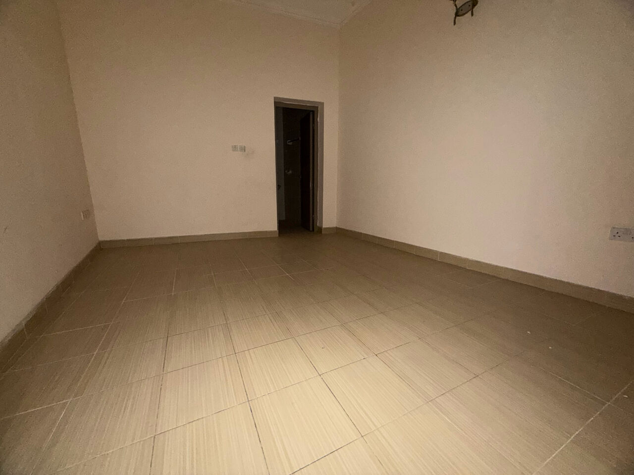 Salmaniya, Apartments, Flats, Houses & Villas, BHD 160/month,  3 BR,  3 Bedroom Flat For Rent Without Ewa
