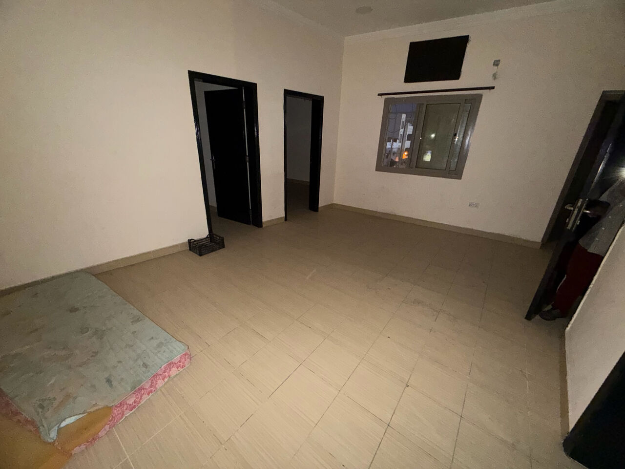 Salmaniya, Apartments, Flats, Houses & Villas, BHD 160/month,  3 BR,  3 Bedroom Flat For Rent Without Ewa