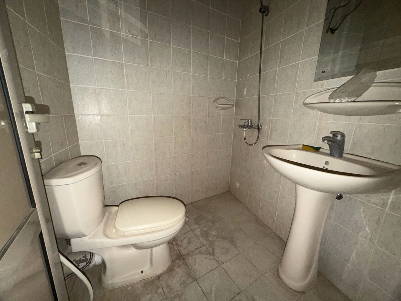 Salmaniya, Apartments, Flats, Houses & Villas, BHD 160/month,  3 BR,  3 Bedroom Flat For Rent Without Ewa