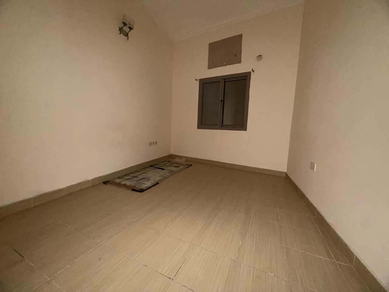 Salmaniya, Apartments, Flats, Houses & Villas, BHD 160/month,  3 BR,  3 Bedroom Flat For Rent Without Ewa