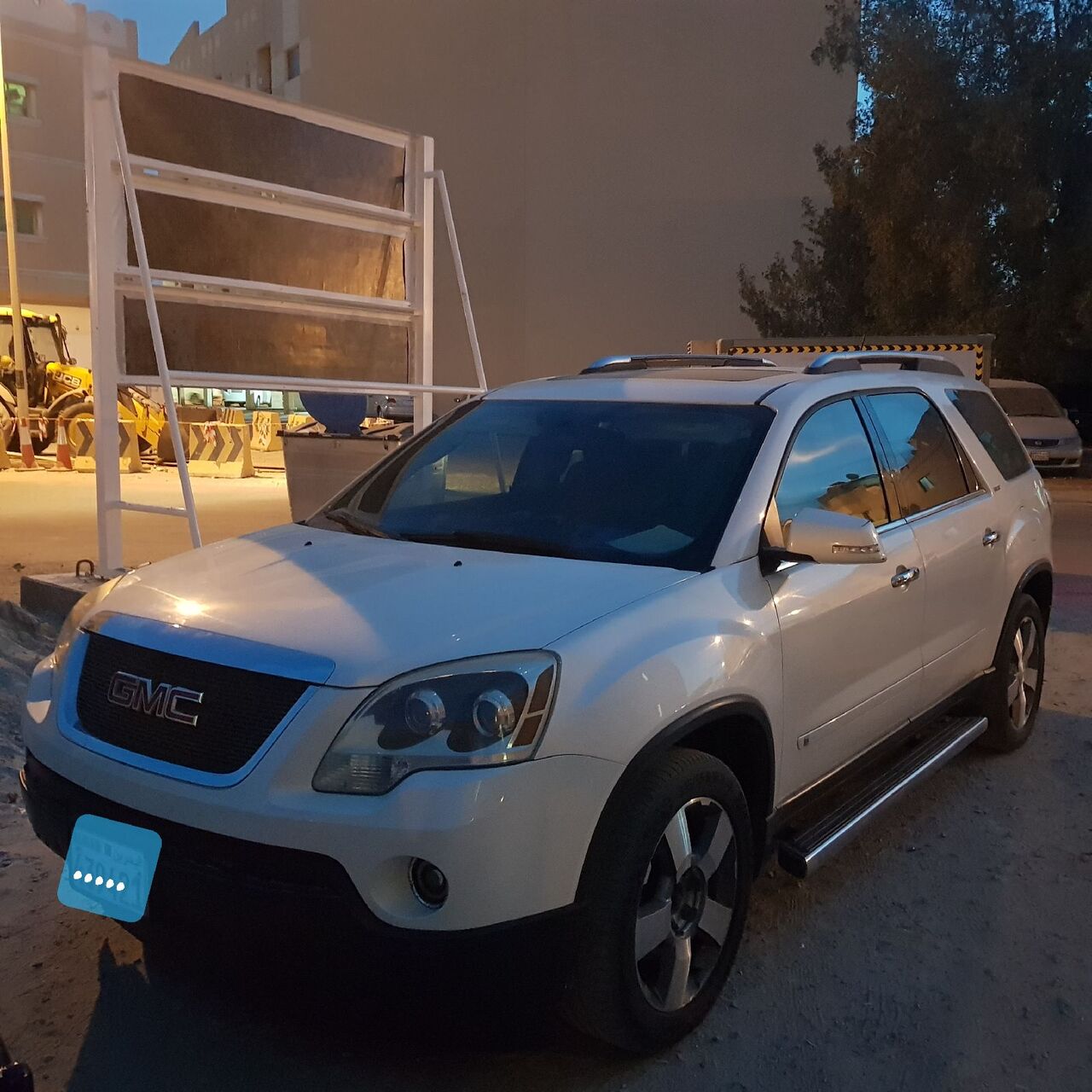 Riffa, Vehicles, Cars & Trucks , BHD 1300,  Gmc Acadia,  2009,  Automatic,  300000 KM,