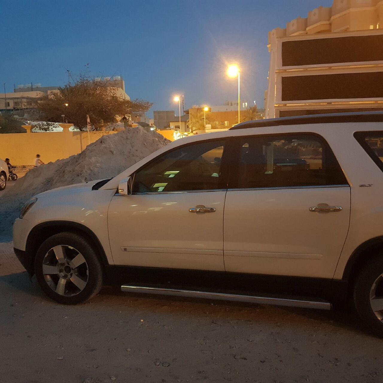 Riffa, Vehicles, Cars & Trucks , BHD 1300,  Gmc Acadia,  2009,  Automatic,  300000 KM,