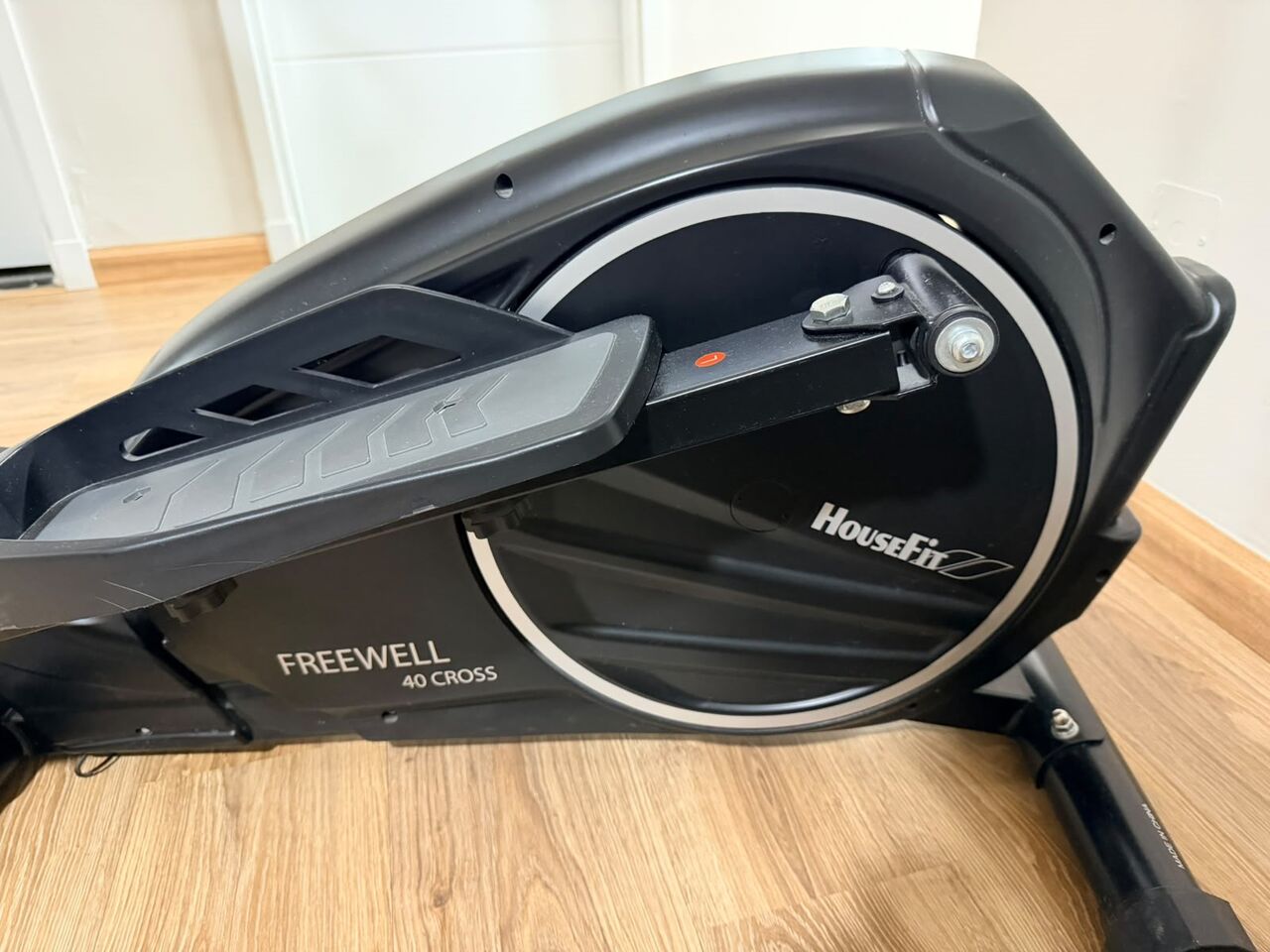 Olaya, Sporting Goods, SAR 550,  جهاز إليبتيكال ماركة هاوس فيت HouseFit Elliptical Machine
