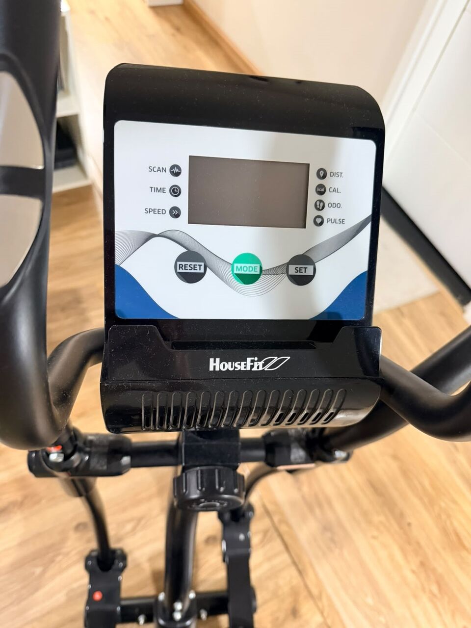Olaya, Sporting Goods, SAR 550,  جهاز إليبتيكال ماركة هاوس فيت HouseFit Elliptical Machine