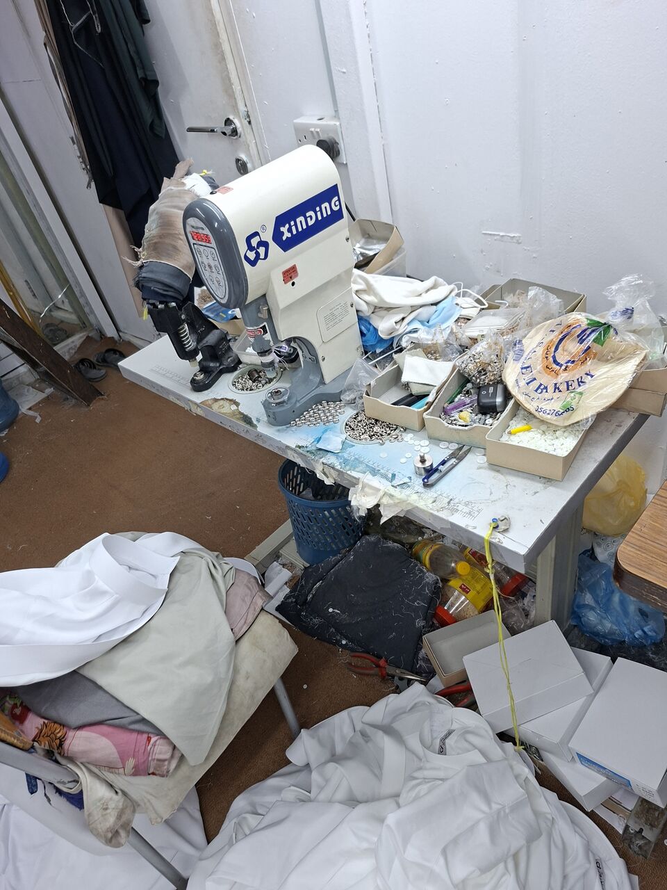 Olaya, Jobs, Kanch Batan
