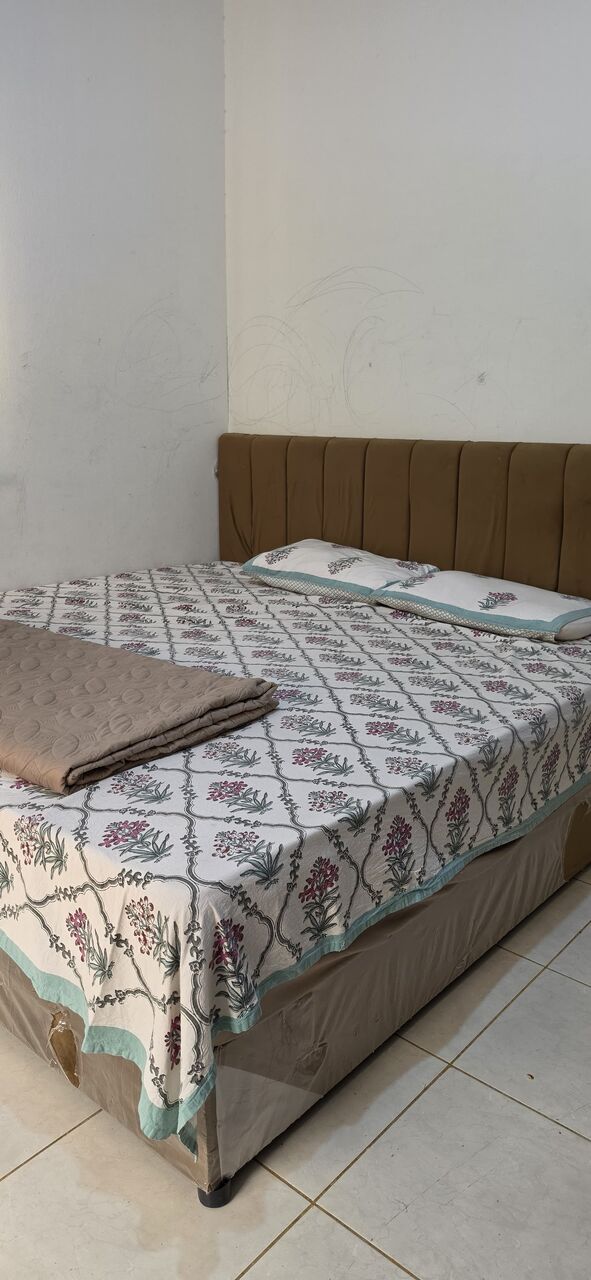 Al Faisaliyah, Furniture, SAR 450,  Large Bed With Mattress