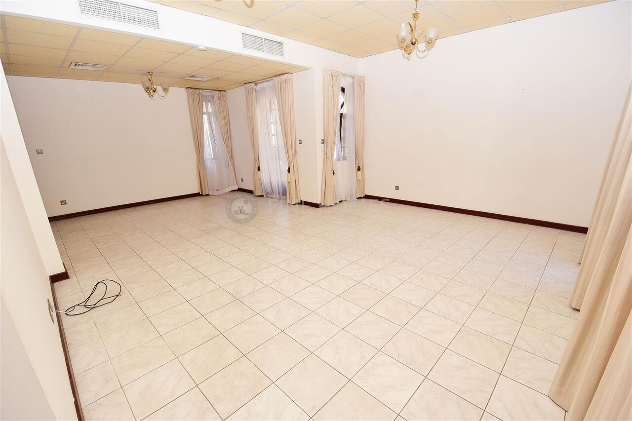 Saar, Villas, BHD 700,  Well Maintained Comp Villa! Garden Included !