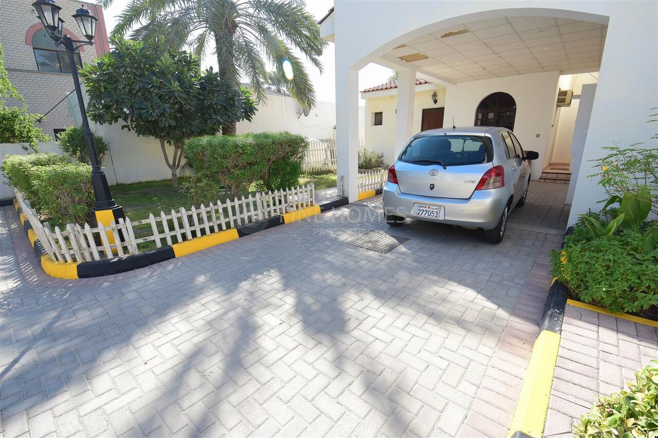 Saar, Villas, BHD 700,  Well Maintained Comp Villa! Garden Included !
